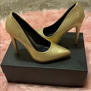 Girl Pumps